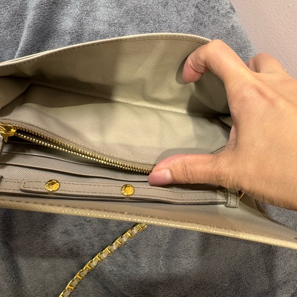 PRADA
Saffiano Metal Oro Chain Wallet Pomice - Picture 14 of 16